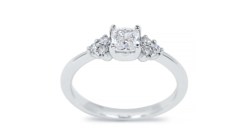 Egyedi eljegyzési gyűrűk a White and Blacktől